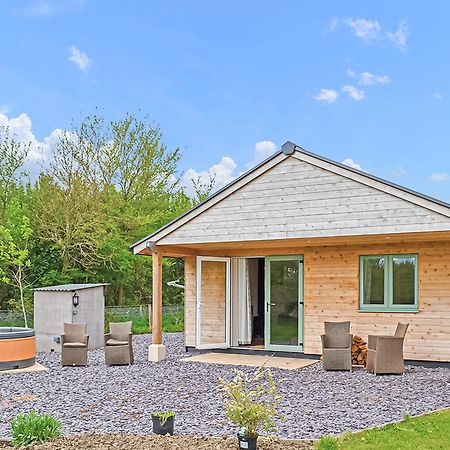 Little Moorland Farm Lodges Chapel Allerton Номер фото